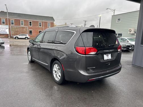 2018 Chrysler Pacifica Touring-L Plus