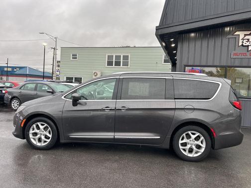 2018 Chrysler Pacifica Touring-L Plus