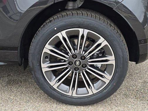 Carpathian Grey Premium Metallic 2026 Land Rover Range Rover Evoque Dynamic SE