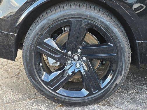 Santorini Black Metallic 2025 Land Rover Discovery P360 Dynamic SE