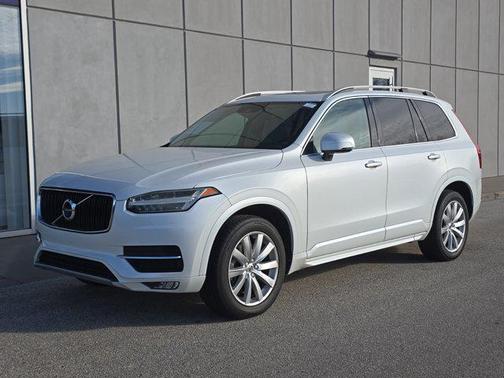 2017 Volvo XC90 T6 Momentum