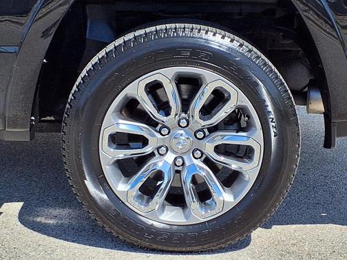 Diamond Black Crystal Pearlcoat 2021 RAM 1500 Laramie