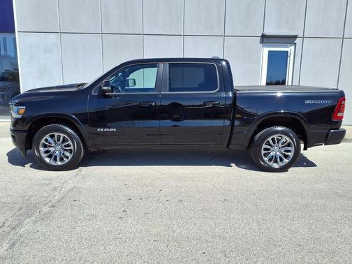 Diamond Black Crystal Pearlcoat 2021 RAM 1500 Laramie