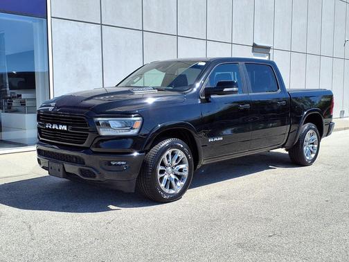 Diamond Black Crystal Pearlcoat 2021 RAM 1500 Laramie