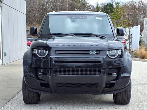 Santorini 2026 Land Rover Defender X-Dynamic SE