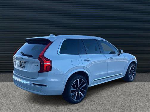 2024 Volvo XC90 B6 Plus Bright Theme 7-Seater