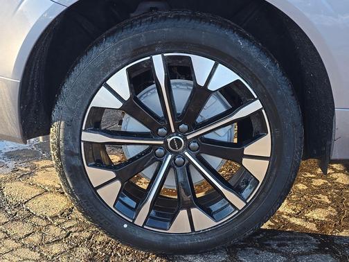 Aurora Silver 2026 Volvo XC60 B5 Plus