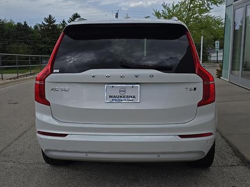 2022 Volvo XC90 T6 Momentum