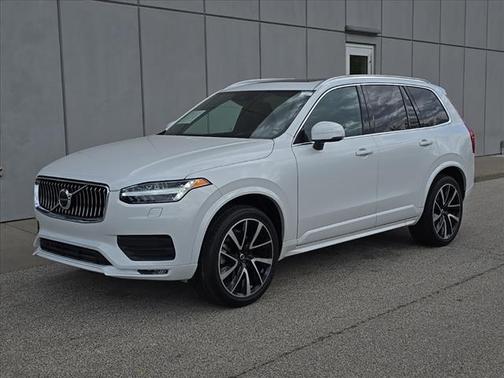 2022 Volvo XC90 T6 Momentum