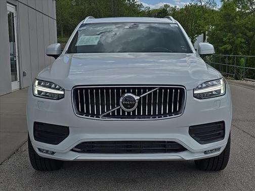 2022 Volvo XC90 T6 Momentum