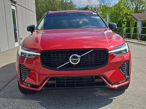 2023 Volvo XC60 B6 Ultimate Dark Theme