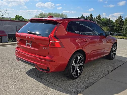 2023 Volvo XC60 B6 Ultimate Dark Theme