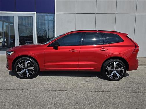 2023 Volvo XC60 B6 Ultimate Dark Theme