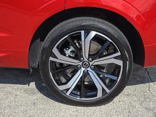 2023 Volvo XC60 B6 Ultimate Dark Theme