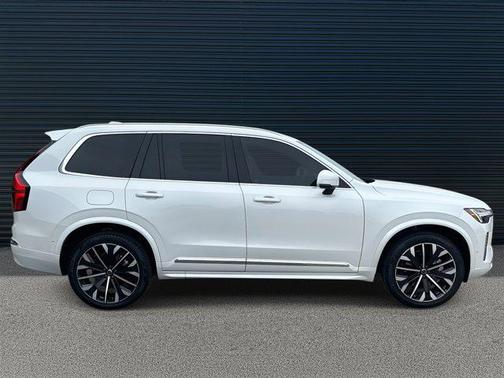2025 Volvo XC90 B6 Plus 7-Seater