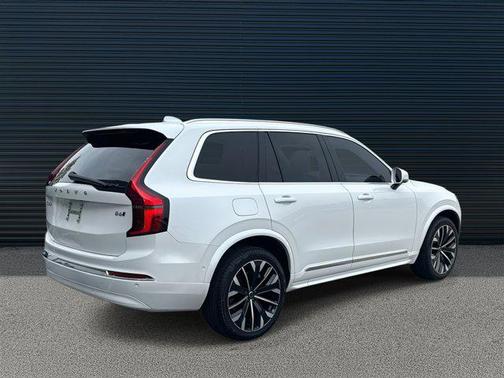 2025 Volvo XC90 B6 Plus 7-Seater