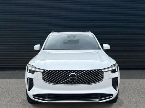 2025 Volvo XC90 B6 Plus 7-Seater
