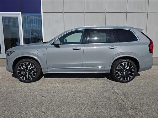 2025 Volvo XC90 Plug-In Hybrid T8 Plus 7-Seater