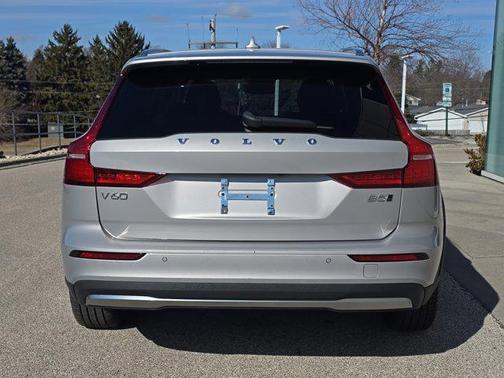 2025 Volvo V60 Cross Country Plus, B5 AWD Gas (mild hybrid)