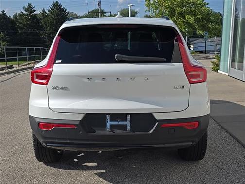 2025 Volvo XC40 B5 Plus Dark Theme