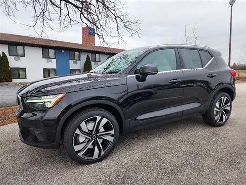 2025 Volvo XC40 Plus Bright Theme
