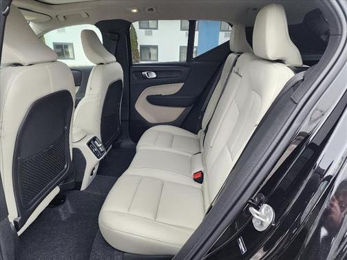 2025 Volvo XC40 Plus Bright Theme