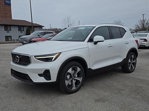 2025 Volvo XC40 B5 Plus Bright Theme
