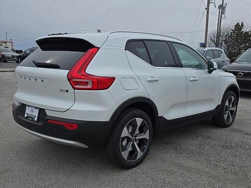 2025 Volvo XC40 B5 Plus Bright Theme