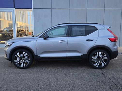 Aurora Silver 2026 Volvo XC40 Ultra, B5 AWD Gas (mild hybrid), Dark