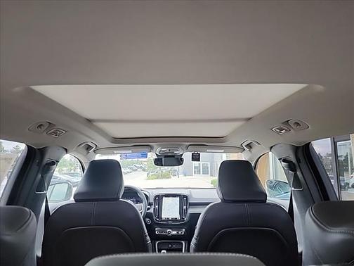 2025 Volvo XC40 B5 Plus Dark Theme