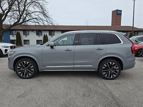 2025 Volvo XC90 B6 Plus 7-Seater