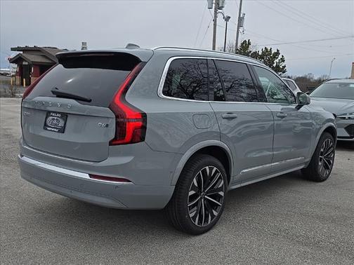 2025 Volvo XC90 B6 Plus 7-Seater