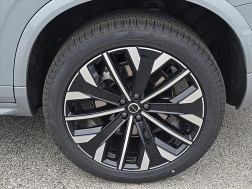 2025 Volvo XC90 B6 Plus 7-Seater
