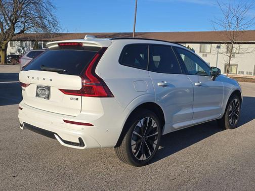 Crystal White Metallic 2026 Volvo XC60 B5 Plus