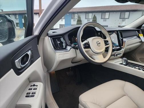 2025 Volvo XC60 B5 Core