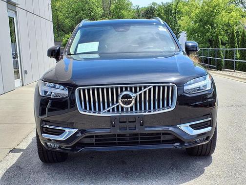 Onyx Black Metallic 2023 Volvo XC90 B6 Plus 7-Seater