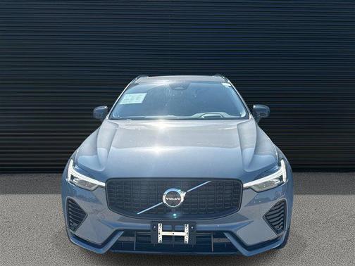 2024 Volvo XC60 Recharge Plug-In Hybrid T8 Ultimate Dark Theme
