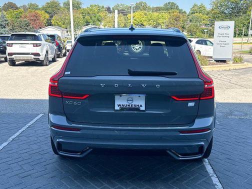 2024 Volvo XC60 Recharge Plug-In Hybrid T8 Ultimate Dark Theme