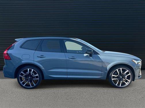 2024 Volvo XC60 Recharge Plug-In Hybrid T8 Ultimate Dark Theme