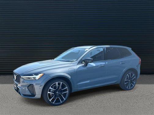 2024 Volvo XC60 Recharge Plug-In Hybrid T8 Ultimate Dark Theme