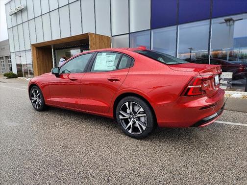 2024 Volvo S60 B5 Core Dark Theme