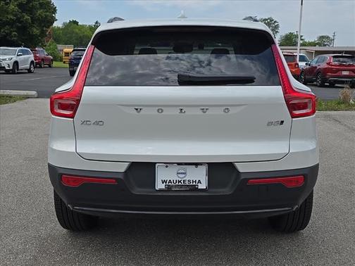2025 Volvo XC40 B5 Plus Dark Theme