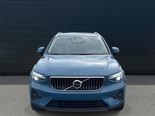 2025 Volvo XC40 B5 Plus Bright Theme