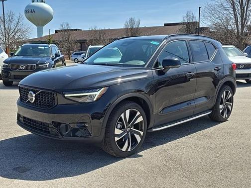 2025 Volvo XC40 B5 Plus Dark Theme
