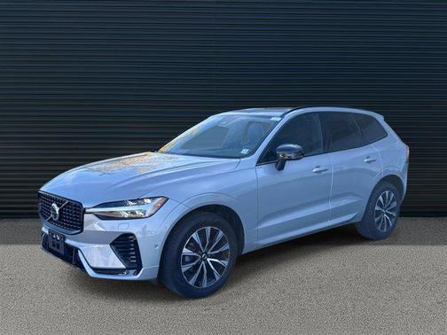 2023 Volvo XC60 B5 Plus Dark Theme