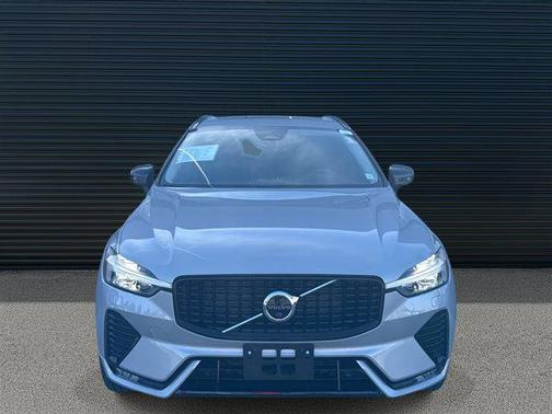 2023 Volvo XC60 B5 Plus Dark Theme