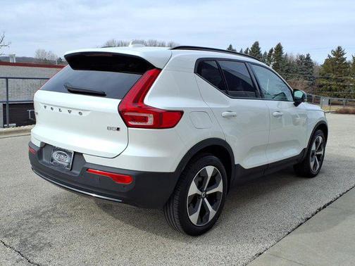 2023 Volvo XC40 B5 Plus Dark Theme
