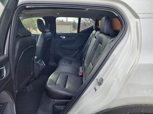 2025 Volvo XC40 Plus Bright Theme
