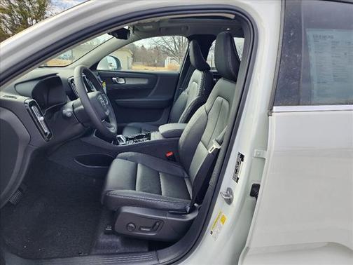 2025 Volvo XC40 Plus Bright Theme