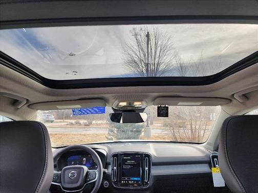 2025 Volvo XC40 Plus Bright Theme